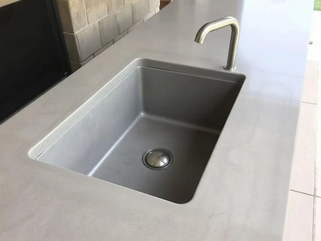 Concrete countertop with integrated sink for outdoor bar Concrete countertop with integrated sink for outdoor bar